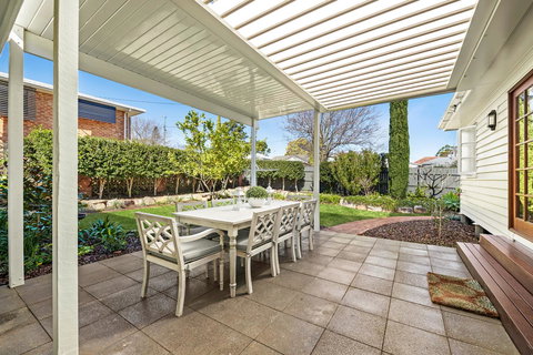 Frangipani House - Foster Accommodation 31