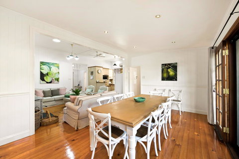 Frangipani House - Foster Accommodation 12