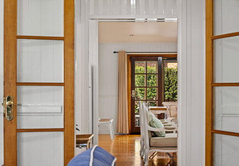 Frangipani House - Foster Accommodation 6