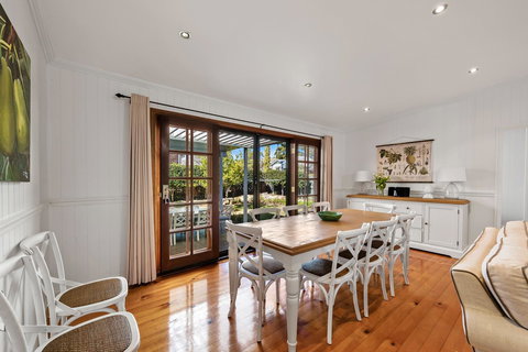 Frangipani House - Foster Accommodation 13