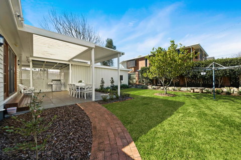 Frangipani House - Foster Accommodation 33