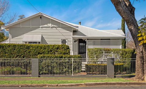 Frangipani House - Foster Accommodation 29