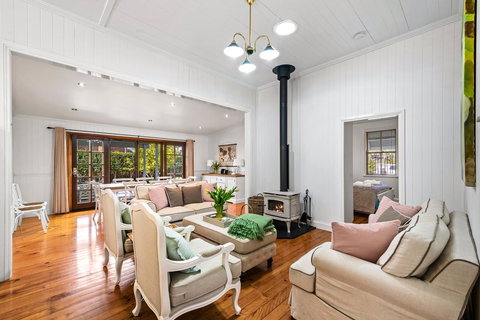 Frangipani House - Foster Accommodation 7