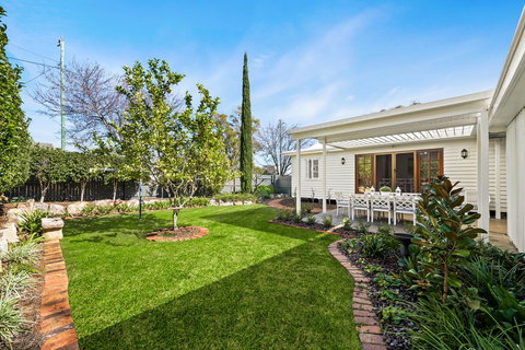 Frangipani House - Foster Accommodation 32