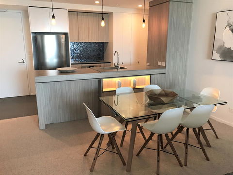 Qube Broadbeach Ocean View Apartments - Foster Accommodation 26