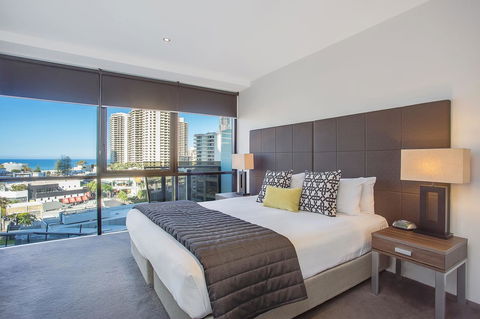 Mantra Circle On Cavill - Foster Accommodation 25