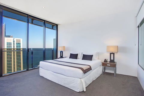 Mantra Circle On Cavill - Foster Accommodation 9