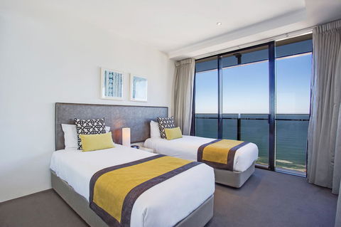 Mantra Circle On Cavill - Foster Accommodation 17