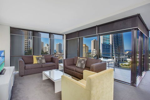 Mantra Circle On Cavill - Foster Accommodation 21