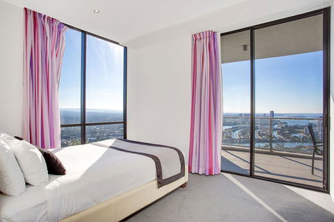 Mantra Circle On Cavill - Foster Accommodation 7