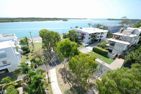 Bermuda Villas - Foster Accommodation 15