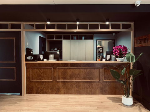 Woodroffe Hotel - Foster Accommodation 1