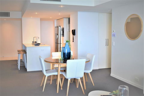 Gold Coast Private Apartments - H Residences, Surfers Paradise - Foster Accommodation 12