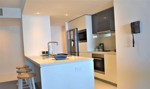 Gold Coast Private Apartments - H Residences, Surfers Paradise - Foster Accommodation 10