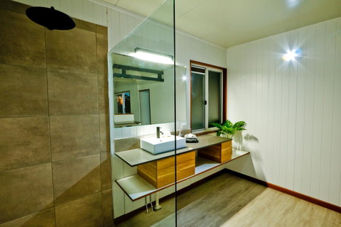 The Summit 1770 - Foster Accommodation 1