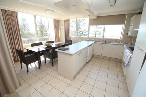 Oceania On Burleigh Beach - Foster Accommodation 5