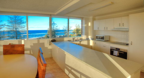 Oceania On Burleigh Beach - Foster Accommodation 3