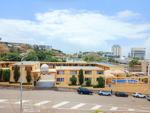 The Robert Towns - Foster Accommodation 13