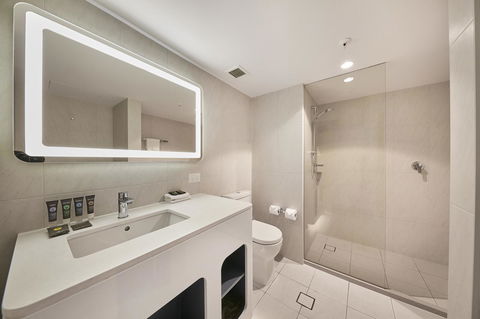 Novotel Surfers Paradise - Foster Accommodation 16