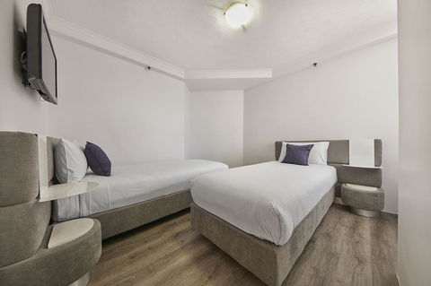 Novotel Surfers Paradise - Foster Accommodation 23