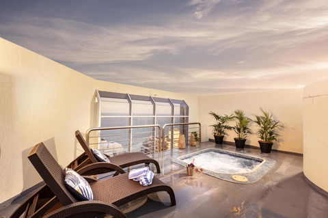 Novotel Surfers Paradise - Foster Accommodation 1