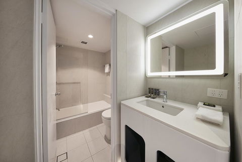 Novotel Surfers Paradise - Foster Accommodation 13