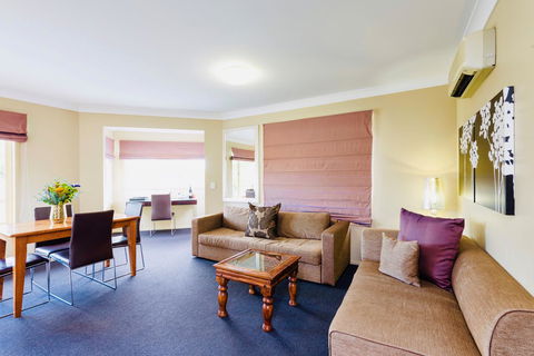 Ambassador On Ruthven - Foster Accommodation 28