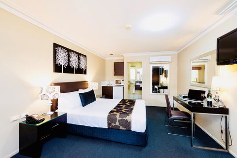 Ambassador On Ruthven - Foster Accommodation 13