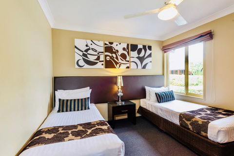Ambassador On Ruthven - Foster Accommodation 24