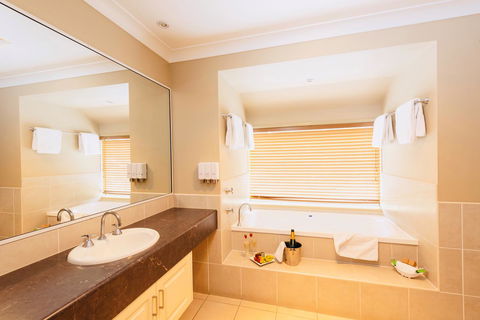 Ambassador On Ruthven - Foster Accommodation 8
