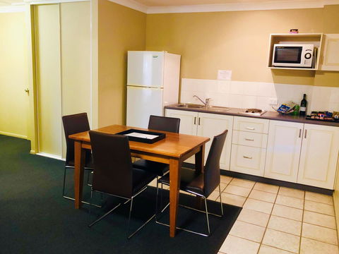 Ambassador On Ruthven - Foster Accommodation 35