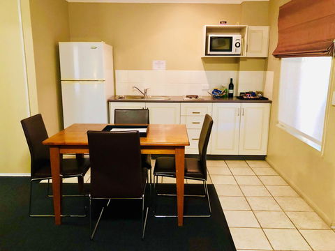 Ambassador On Ruthven - Foster Accommodation 37