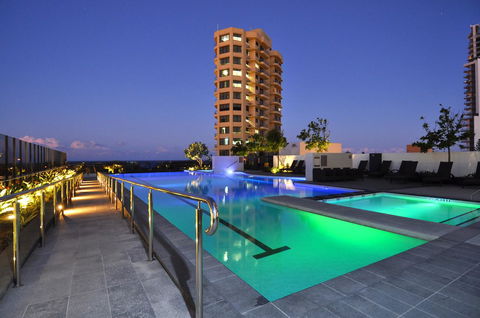 Luxury 3 Bedroom In Heart Of Broadbeach - Foster Accommodation 11
