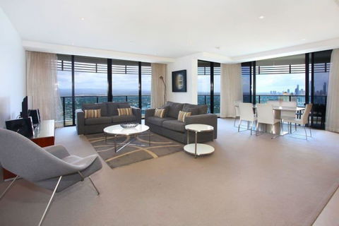 Luxury 3 Bedroom In Heart Of Broadbeach - Foster Accommodation 3