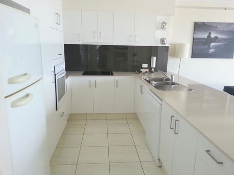 Ocean Plaza Resort - Foster Accommodation 24