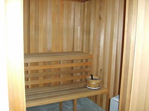 Surfers International Apartments - Foster Accommodation 2
