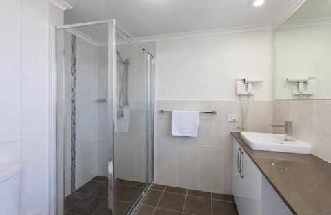 South Pacific Plaza - Official - Foster Accommodation 9
