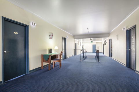 Nightcap At Atherton Hotel - Foster Accommodation 10