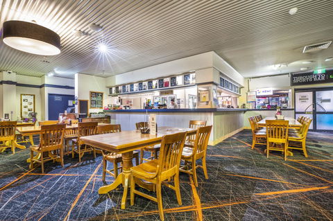 Nightcap At Atherton Hotel - Foster Accommodation 8