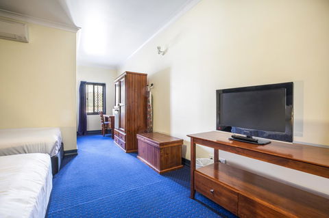 Nightcap At Atherton Hotel - Foster Accommodation 13