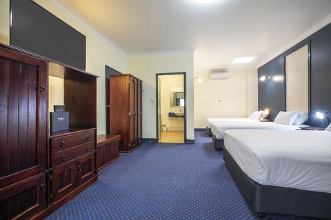 Nightcap At Atherton Hotel - Foster Accommodation 16
