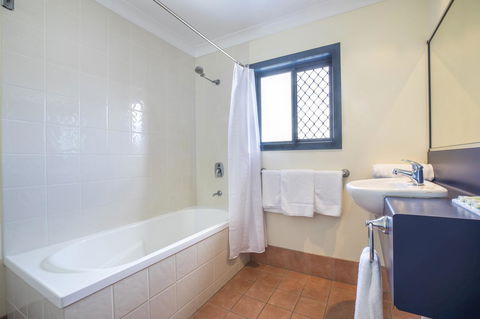 Nightcap At Atherton Hotel - Foster Accommodation 12