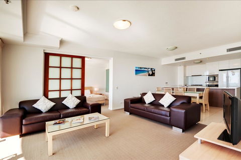 Reflection On The Sea - Foster Accommodation 26