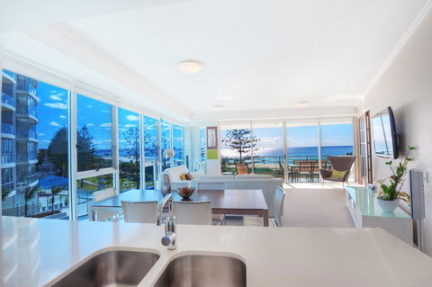 Reflection On The Sea - Foster Accommodation 2
