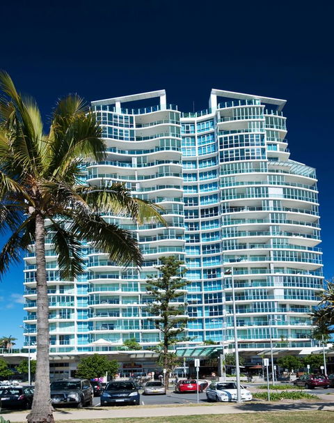 Reflection On The Sea - Foster Accommodation 25