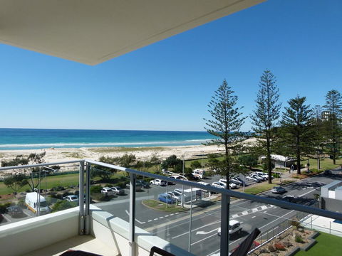 Pure Kirra - Foster Accommodation 12