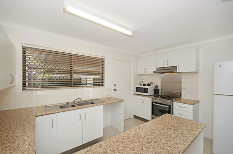 Townsville Holiday Apartments - Foster Accommodation 13