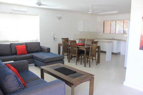 Townsville Holiday Apartments - Foster Accommodation 9