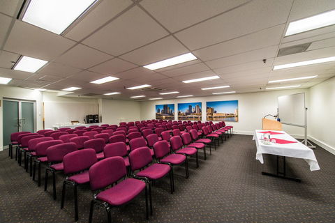 George Williams Hotel - Foster Accommodation 21