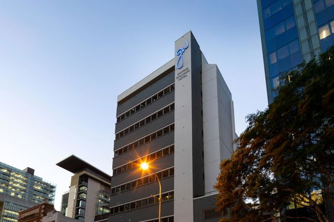 George Williams Hotel - Foster Accommodation 0